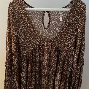 Cute brown patterned top!!